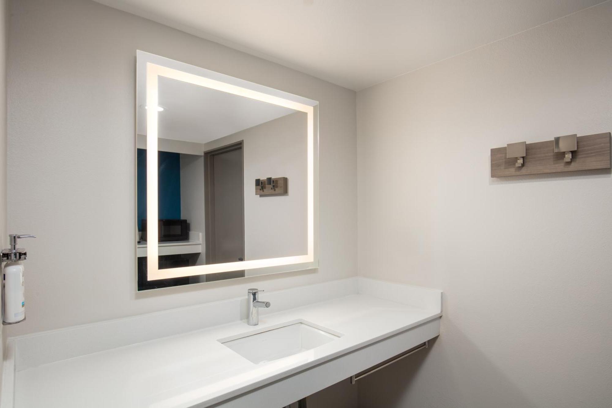 Holiday Inn Express Hotel & Suites Ventura Harbor By Ihg Esterno foto